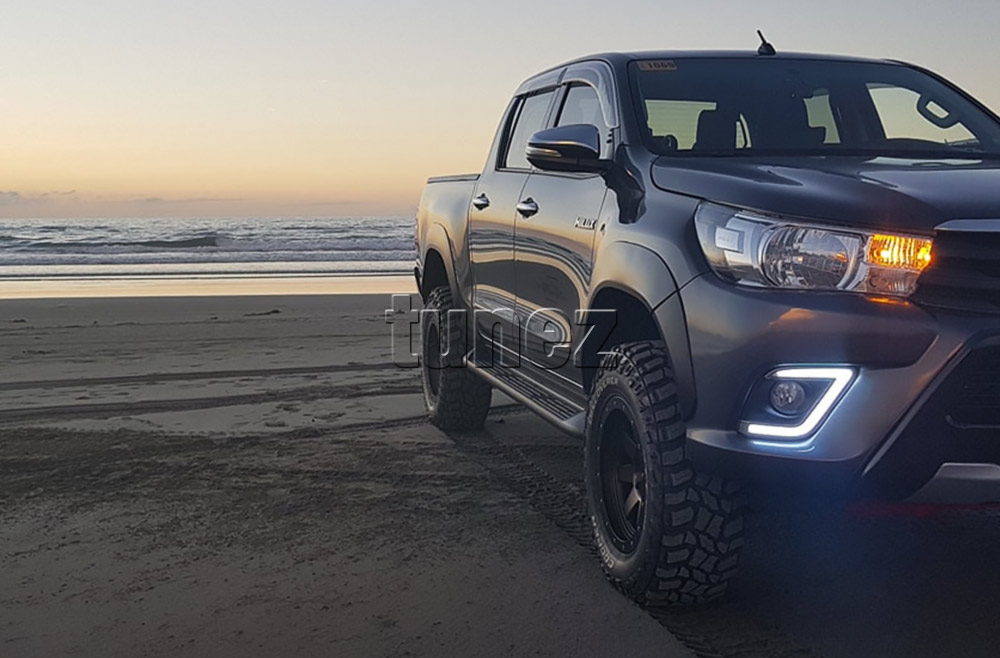 DRL02 Toyota Hilux 8th Generation Gen Series AN120 AN130 SR SR5 Workmate Hi-Rider Icon Active Invincible LED Fog Light UK United Kingdom USA Australia Europe Daytime Day Running Light DRL Day-Running-Light Lamp Front Lights With Turn Indicator Signal Light Amber White For Car Aftermarket Pair 2015 2016 2017 2018 
