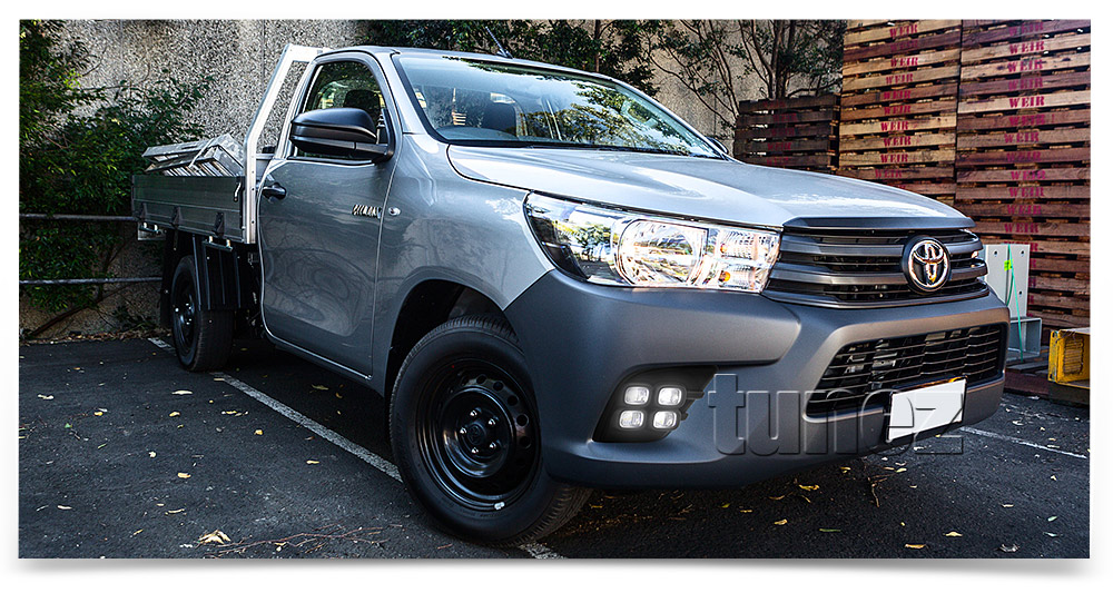 DRL12 Toyota Hilux 8th Generation Gen Series AN120 AN130 SR SR5 Workmate Hi-Rider Icon Active Invincible LED Fog Light UK United Kingdom USA Australia Europe Daytime Day Running Light DRL Day-Running-Light Lamp Front Lights With Turn Indicator Signal Light Amber White For Car Aftermarket Pair 2015 2016 2017 2018 Bezel 4 Bulb Four