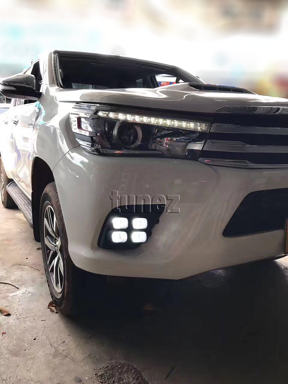 DRL12 Toyota Hilux 8th Generation Gen Series AN120 AN130 SR SR5 Workmate Hi-Rider Icon Active Invincible LED Fog Light UK United Kingdom USA Australia Europe Daytime Day Running Light DRL Day-Running-Light Lamp Front Lights With Turn Indicator Signal Light Amber White For Car Aftermarket Pair 2015 2016 2017 2018 Bezel 4 Bulb Four