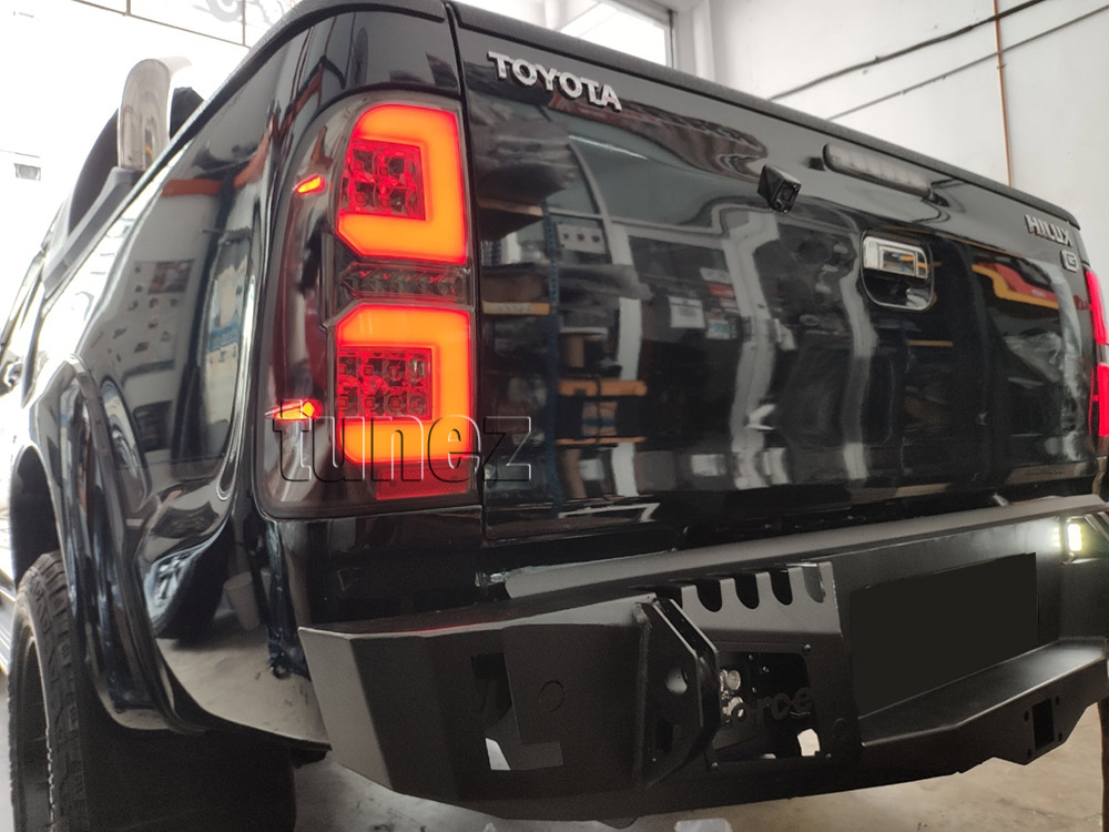 RLTH06 Toyota Hilux 7th Generation Gen 2004 2005 2006 2007 2008 2009 2010 2011 2012 2013 2014 2015 SR SR5 Workmate Invincible Icon Active SR SR5 Workmate Smoked Transparent LED Smoked LED COB Tail Rear Lamp Sequential Turn Signal Lights For Car Smoke AT Taillights Rear Lamp Light Aftermarket Pair